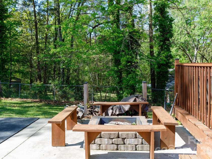 122 Crestwood Drive, Chester, SC 29706.  MLS# CAR4367764, YatesRealty ID 9883. 