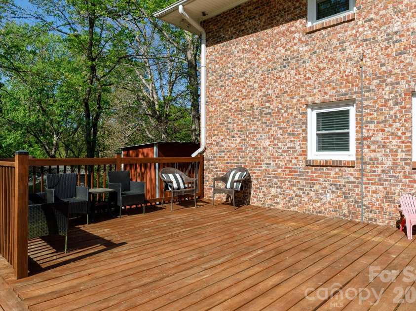 122 Crestwood Drive, Chester, SC 29706.  MLS# CAR4367764, YatesRealty ID 9883. 