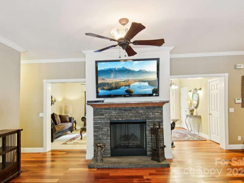 165 Sequoyah Drive, Waynesville, NC 28785.  MLS# CAR4249875, YatesRealty ID 9884. Beautifully upgraded and ready to welcome you