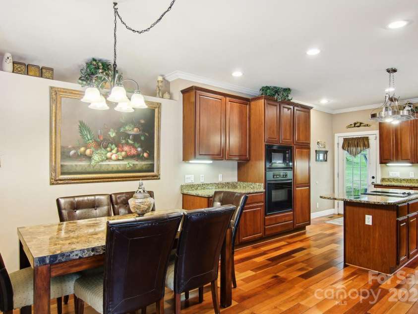 165 Sequoyah Drive, Waynesville, NC 28785.  MLS# CAR4249875, YatesRealty ID 9884. Chef's Dream Kitchen
