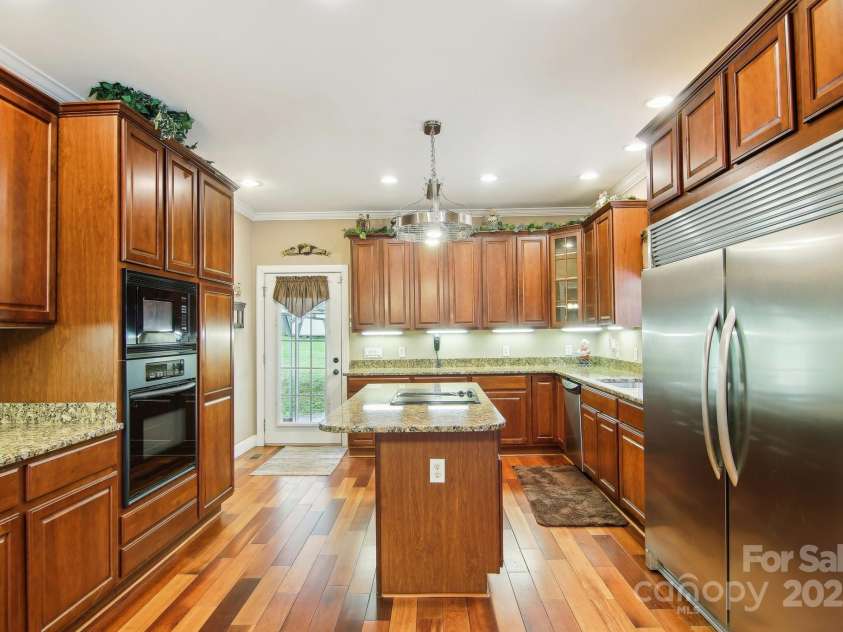 165 Sequoyah Drive, Waynesville, NC 28785.  MLS# CAR4249875, YatesRealty ID 9884. Plenty of cabinet space in the kitchen