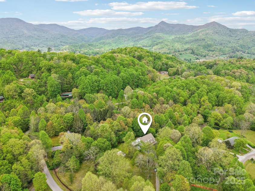 165 Sequoyah Drive, Waynesville, NC 28785.  MLS# CAR4249875, YatesRealty ID 9884. Prime location in Qualla Woods