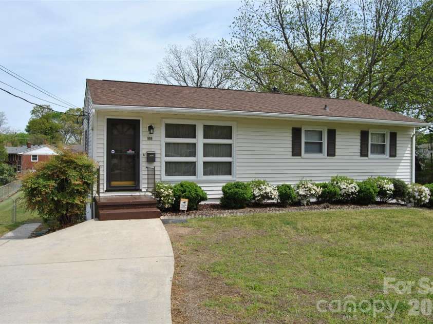909 Timberlane Drive, Mount Holly, NC 28120.  MLS# CAR4367708, YatesRealty ID 9885. 