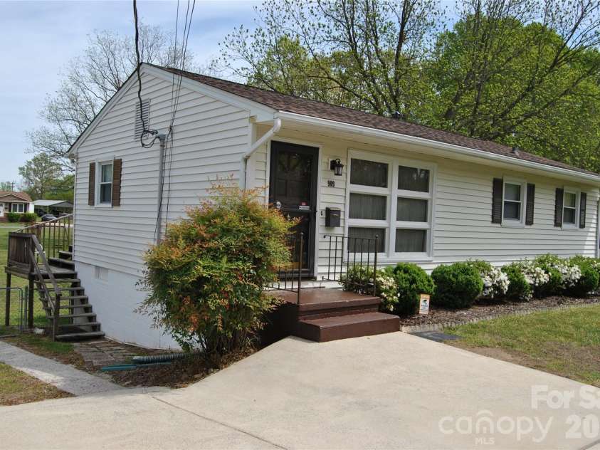 909 Timberlane Drive, Mount Holly, NC 28120.  MLS# CAR4367708, YatesRealty ID 9885. 
