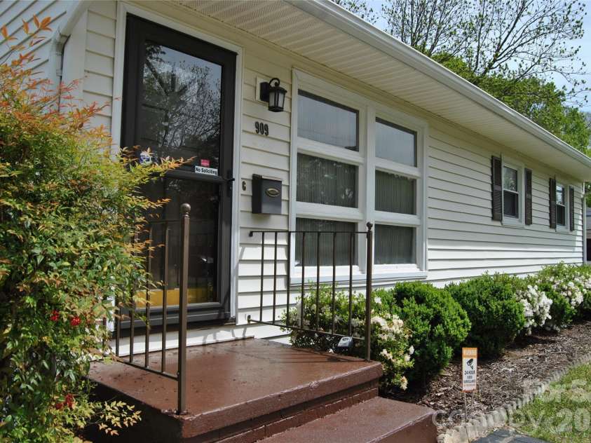 909 Timberlane Drive, Mount Holly, NC 28120.  MLS# CAR4367708, YatesRealty ID 9885. 
