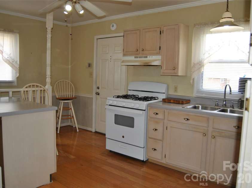 909 Timberlane Drive, Mount Holly, NC 28120.  MLS# CAR4367708, YatesRealty ID 9885. 