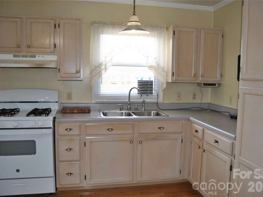 909 Timberlane Drive, Mount Holly, NC 28120.  MLS# CAR4367708, YatesRealty ID 9885. 