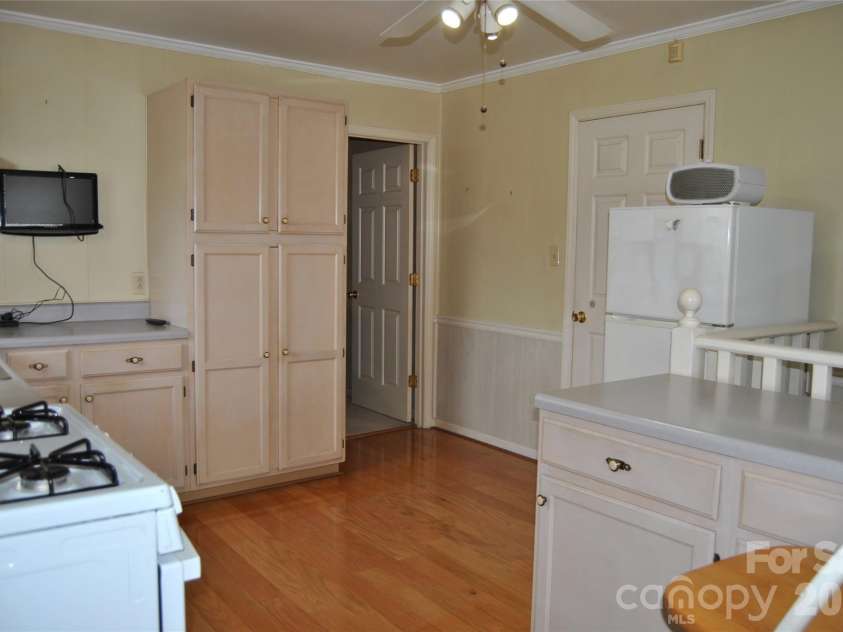 909 Timberlane Drive, Mount Holly, NC 28120.  MLS# CAR4367708, YatesRealty ID 9885. 
