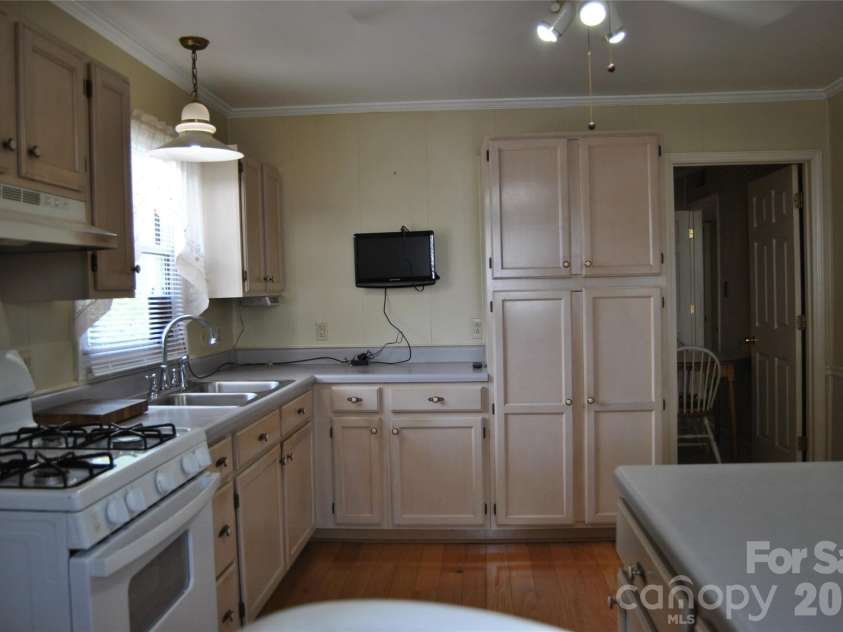 909 Timberlane Drive, Mount Holly, NC 28120.  MLS# CAR4367708, YatesRealty ID 9885. 