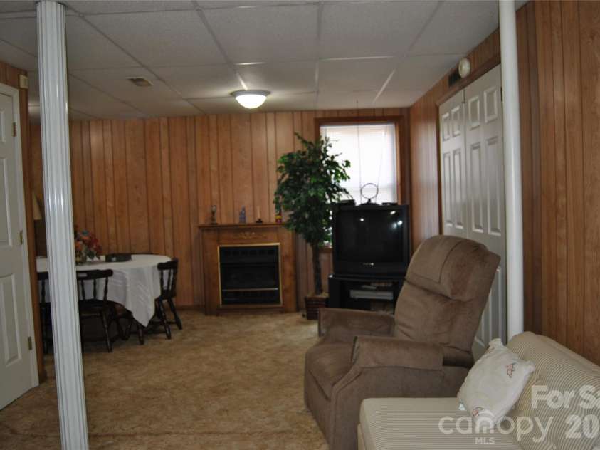 909 Timberlane Drive, Mount Holly, NC 28120.  MLS# CAR4367708, YatesRealty ID 9885. 