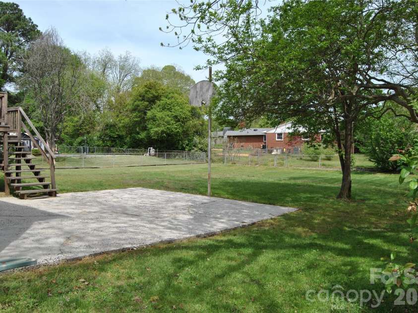 909 Timberlane Drive, Mount Holly, NC 28120.  MLS# CAR4367708, YatesRealty ID 9885. 