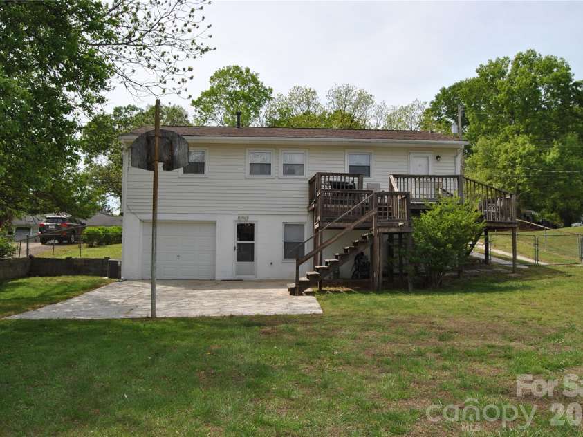 909 Timberlane Drive, Mount Holly, NC 28120.  MLS# CAR4367708, YatesRealty ID 9885. 