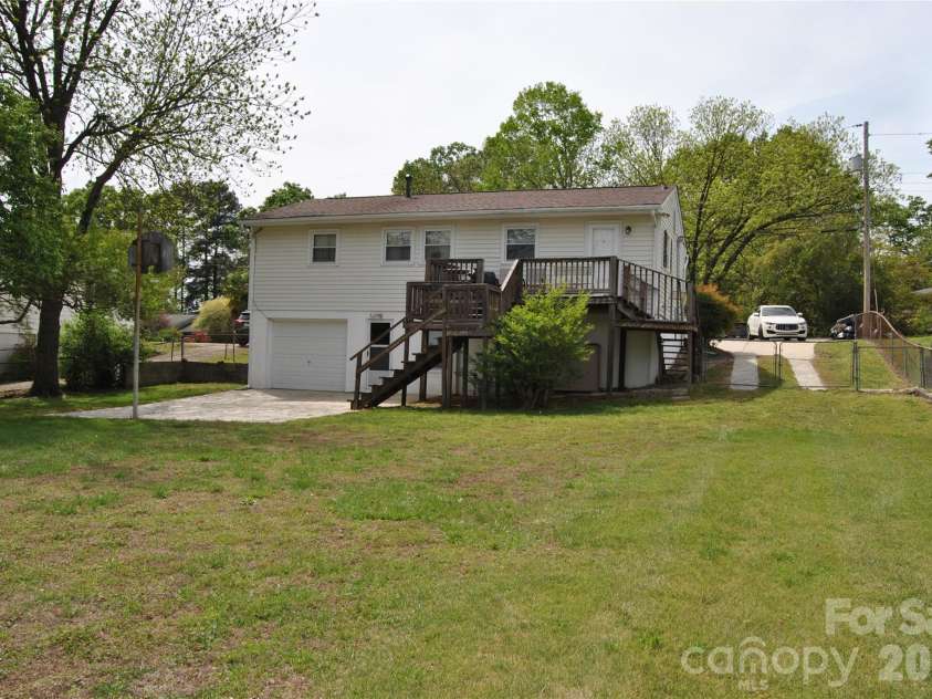 909 Timberlane Drive, Mount Holly, NC 28120.  MLS# CAR4367708, YatesRealty ID 9885. 