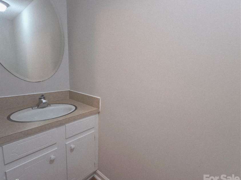 326 Patton Drive, Shelby, NC 28150.  MLS# CAR4365918, YatesRealty ID 9889. Half Bath