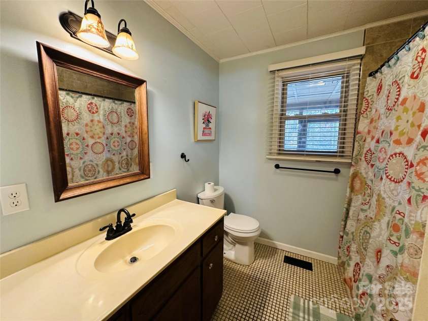 5983 Bollinger Loop, Morganton, NC 28655.  MLS# CAR4211596, YatesRealty ID 989. 