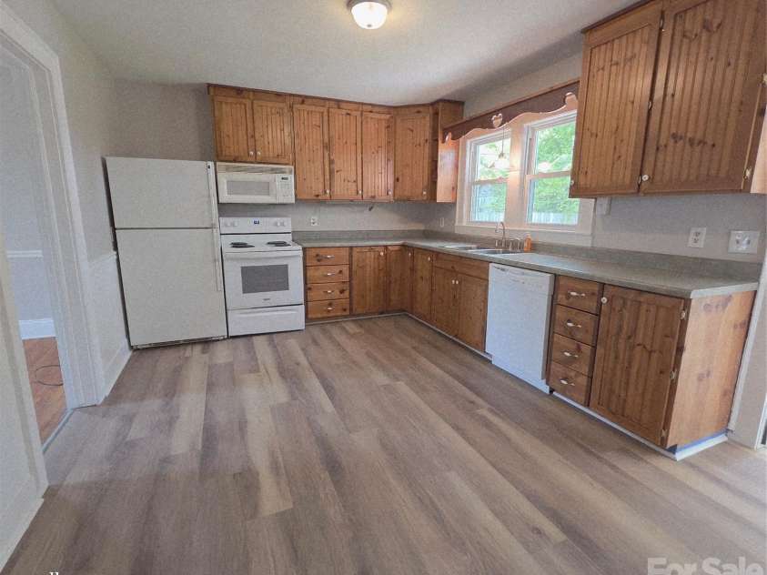 109 Brookhill Road, Shelby, NC 28150.  MLS# CAR4365964, YatesRealty ID 9890. Kitchen