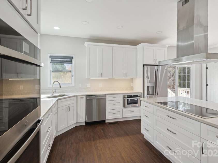 104 Vista Drive, Davidson, NC 28036.  MLS# CAR4204795, YatesRealty ID 9891. 