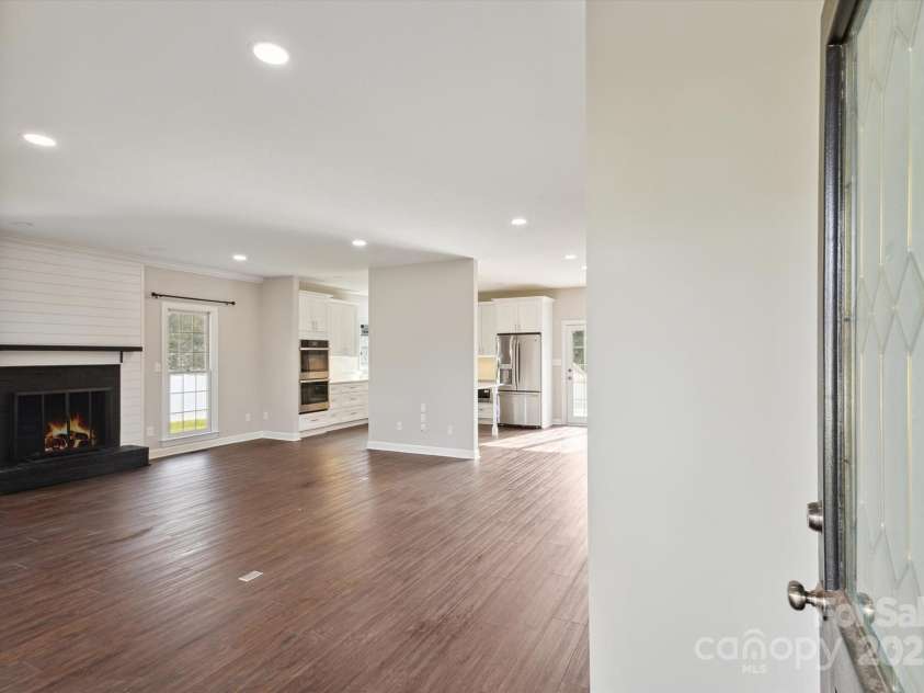 104 Vista Drive, Davidson, NC 28036.  MLS# CAR4204795, YatesRealty ID 9891. 