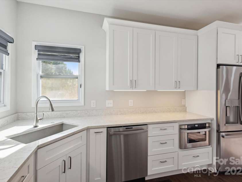 104 Vista Drive, Davidson, NC 28036.  MLS# CAR4204795, YatesRealty ID 9891. 