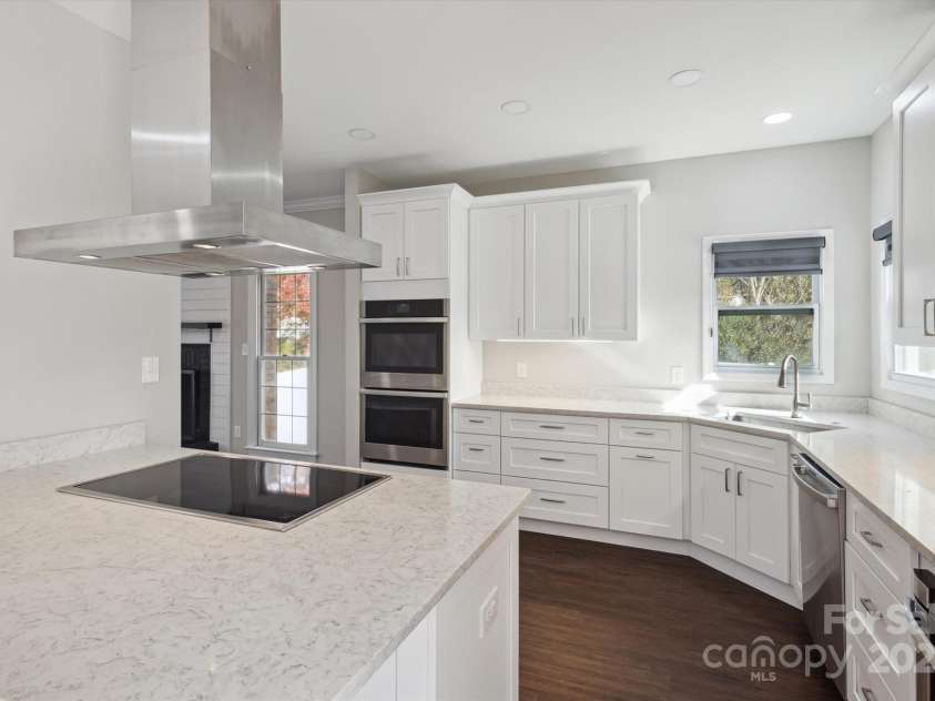 104 Vista Drive, Davidson, NC 28036.  MLS# CAR4204795, YatesRealty ID 9891. 