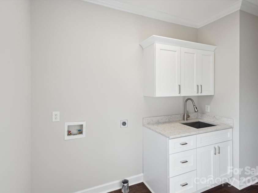 104 Vista Drive, Davidson, NC 28036.  MLS# CAR4204795, YatesRealty ID 9891. 