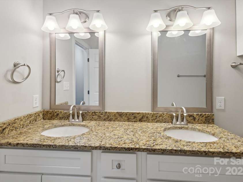 104 Vista Drive, Davidson, NC 28036.  MLS# CAR4204795, YatesRealty ID 9891. 