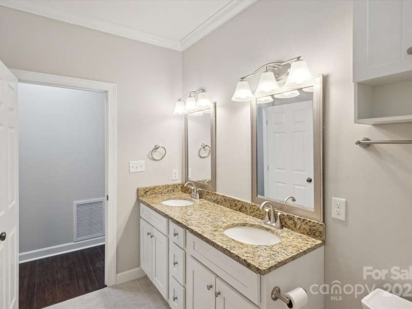 104 Vista Drive, Davidson, NC 28036.  MLS# CAR4204795, YatesRealty ID 9891. 