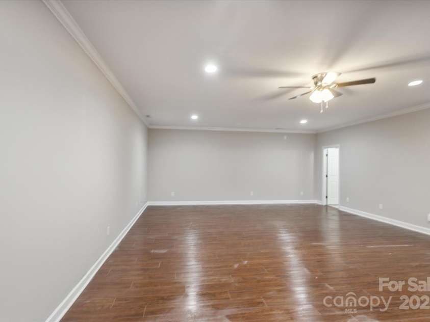 104 Vista Drive, Davidson, NC 28036.  MLS# CAR4204795, YatesRealty ID 9891. 