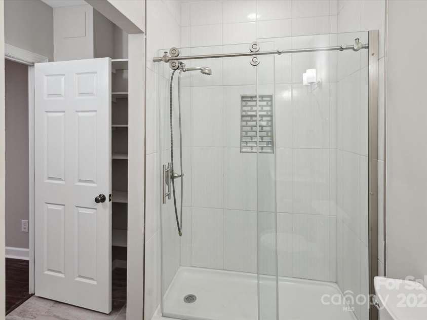 104 Vista Drive, Davidson, NC 28036.  MLS# CAR4204795, YatesRealty ID 9891. 