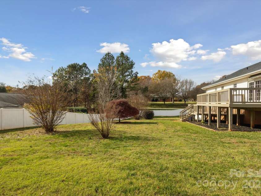 104 Vista Drive, Davidson, NC 28036.  MLS# CAR4204795, YatesRealty ID 9891. 