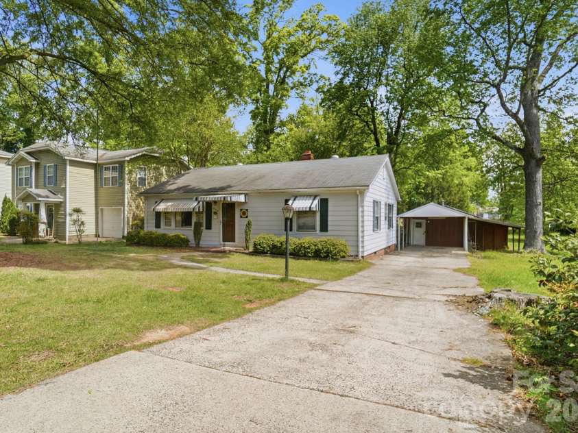 4728 Grasset Avenue, Charlotte, NC 28269.  MLS# CAR4364965, YatesRealty ID 9892. 