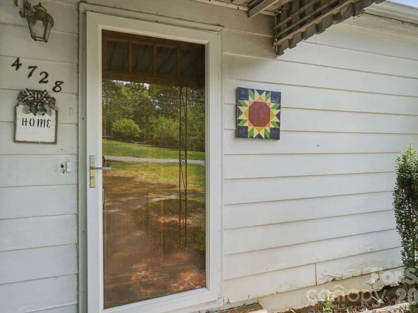 4728 Grasset Avenue, Charlotte, NC 28269.  MLS# CAR4364965, YatesRealty ID 9892. 