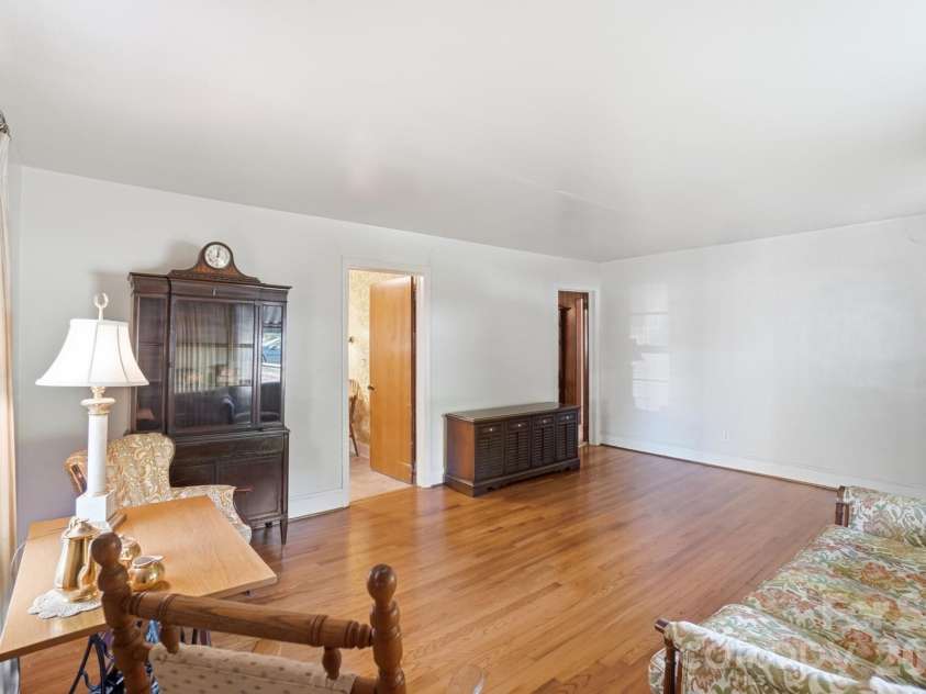 4728 Grasset Avenue, Charlotte, NC 28269.  MLS# CAR4364965, YatesRealty ID 9892. 