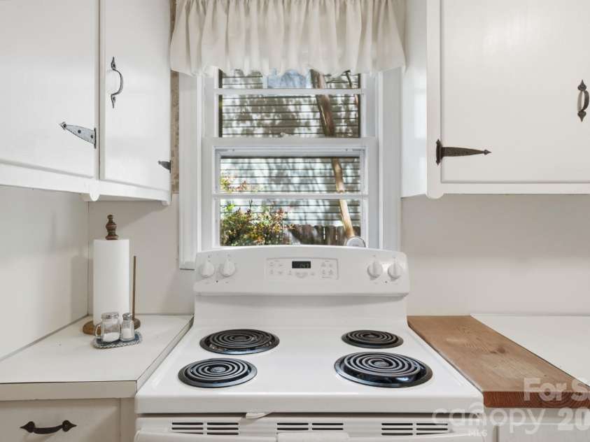 4728 Grasset Avenue, Charlotte, NC 28269.  MLS# CAR4364965, YatesRealty ID 9892. 