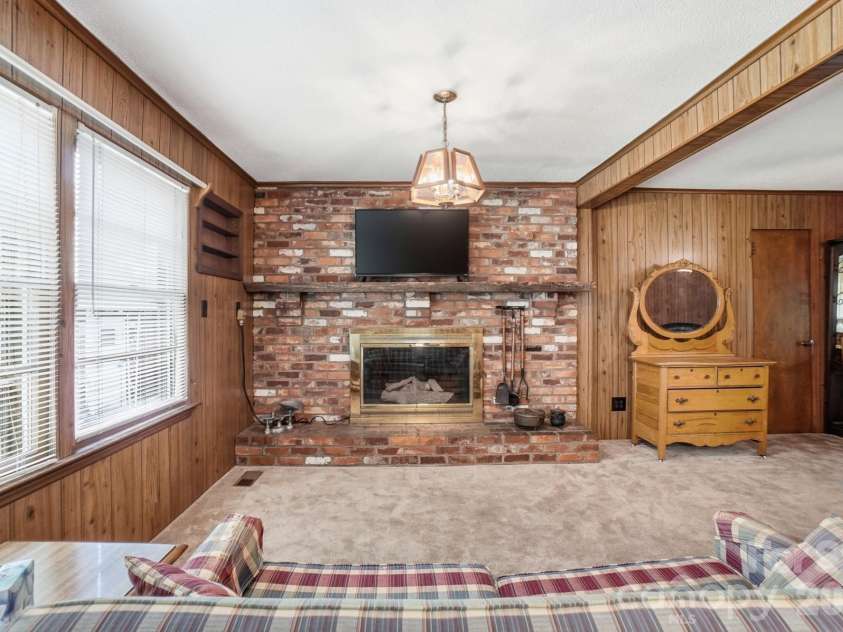 4728 Grasset Avenue, Charlotte, NC 28269.  MLS# CAR4364965, YatesRealty ID 9892. 