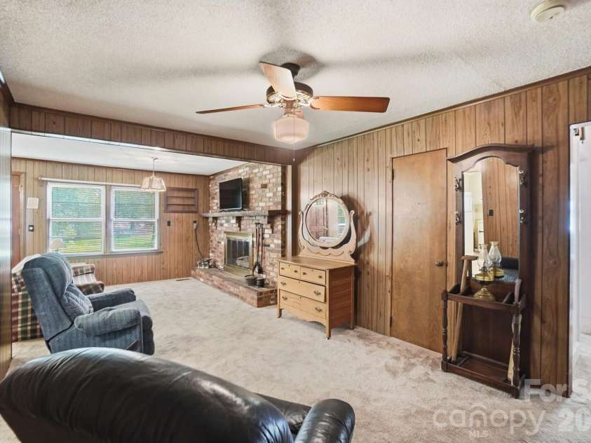 4728 Grasset Avenue, Charlotte, NC 28269.  MLS# CAR4364965, YatesRealty ID 9892. 