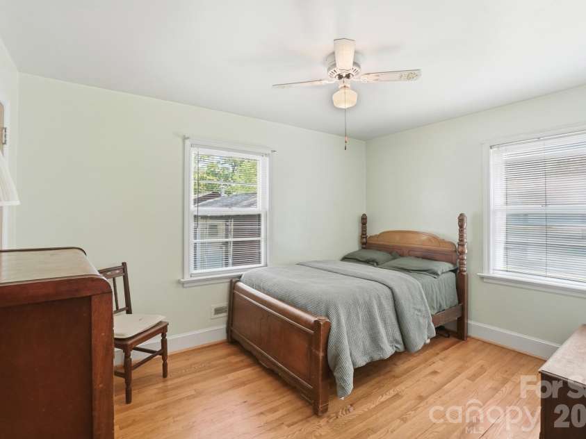 4728 Grasset Avenue, Charlotte, NC 28269.  MLS# CAR4364965, YatesRealty ID 9892. 