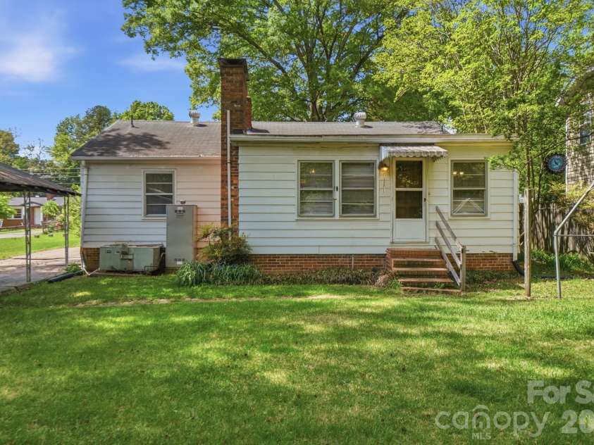 4728 Grasset Avenue, Charlotte, NC 28269.  MLS# CAR4364965, YatesRealty ID 9892. 