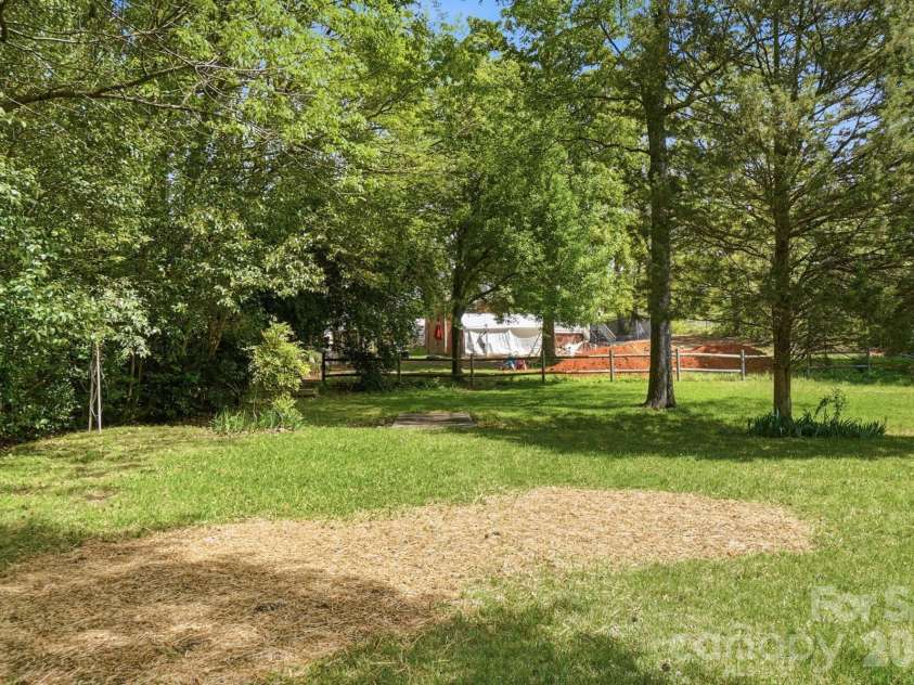 4728 Grasset Avenue, Charlotte, NC 28269.  MLS# CAR4364965, YatesRealty ID 9892. 