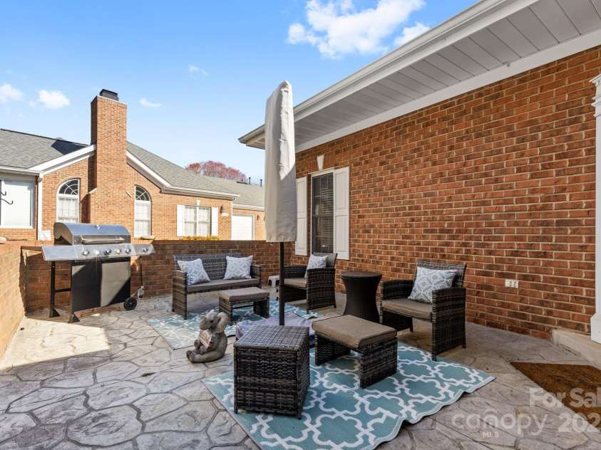 8328 Highland Glen Drive, Charlotte, NC 28269.  MLS# CAR4230857, YatesRealty ID 9892. 