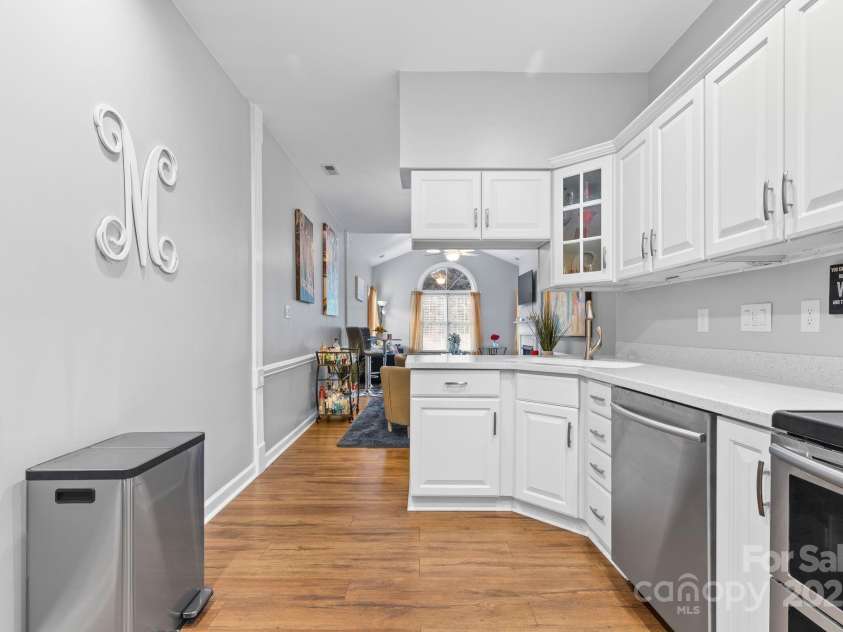 8328 Highland Glen Drive, Charlotte, NC 28269.  MLS# CAR4230857, YatesRealty ID 9892. 