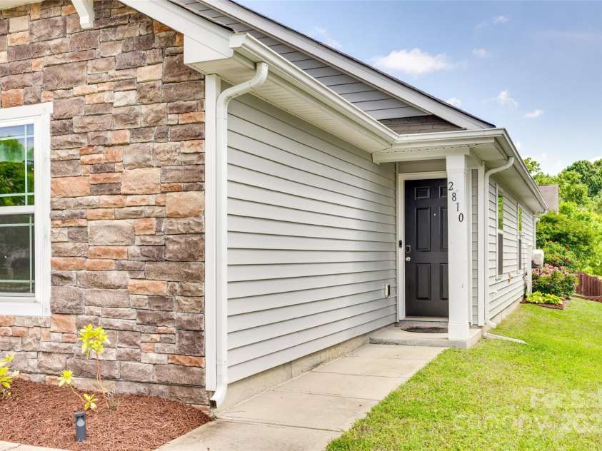 2810 Berry Creek Road, Charlotte, NC 28214.  MLS# CAR4250765, YatesRealty ID 9893. 