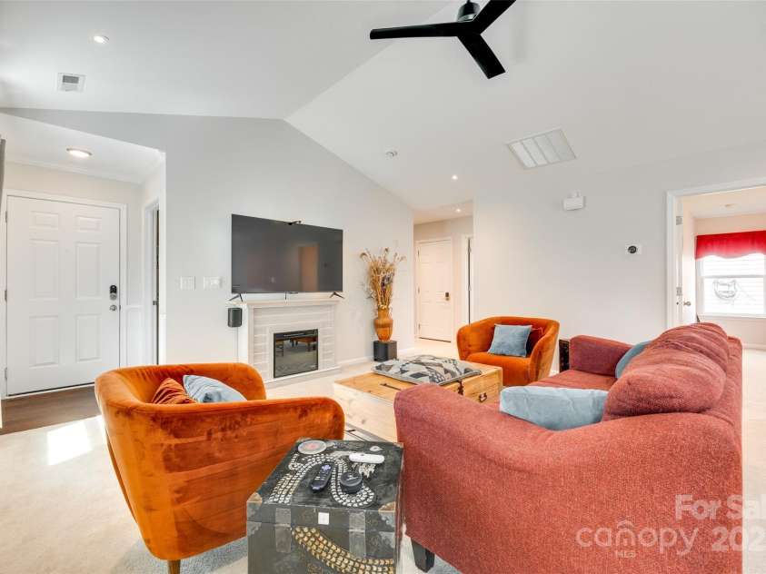 2810 Berry Creek Road, Charlotte, NC 28214.  MLS# CAR4250765, YatesRealty ID 9893. 