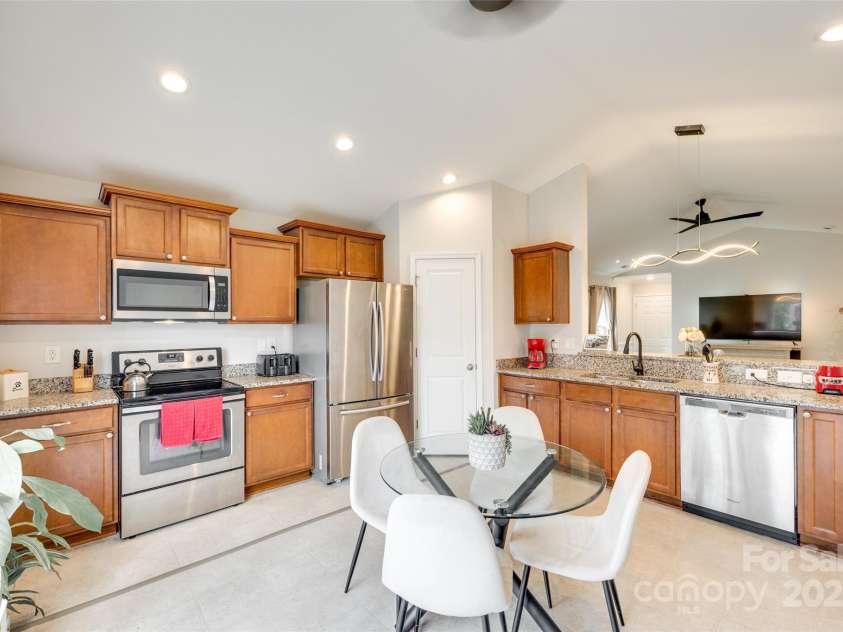 2810 Berry Creek Road, Charlotte, NC 28214.  MLS# CAR4250765, YatesRealty ID 9893. 