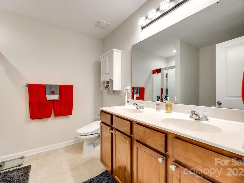 2810 Berry Creek Road, Charlotte, NC 28214.  MLS# CAR4250765, YatesRealty ID 9893. 