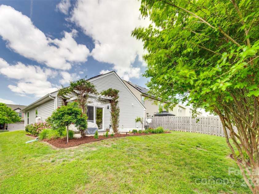 2810 Berry Creek Road, Charlotte, NC 28214.  MLS# CAR4250765, YatesRealty ID 9893. 