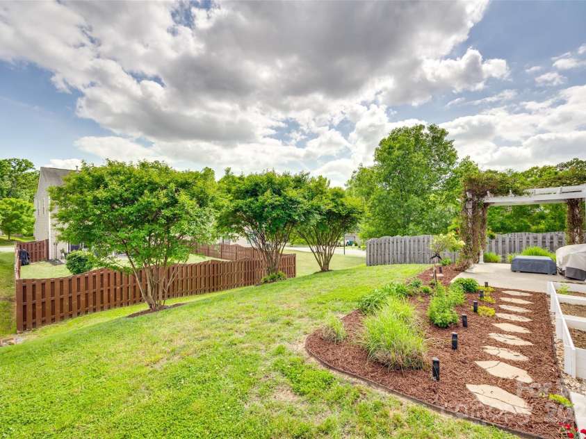 2810 Berry Creek Road, Charlotte, NC 28214.  MLS# CAR4250765, YatesRealty ID 9893. 