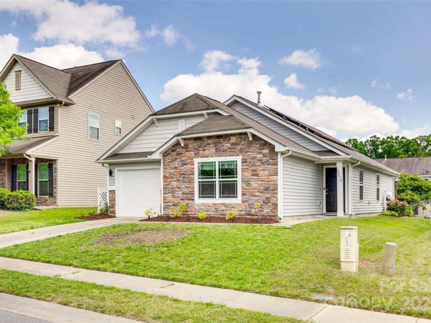 2810 Berry Creek Road, Charlotte, NC 28214.  MLS# CAR4250765, YatesRealty ID 9893. 