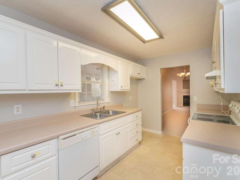 215 Middlebury Lane, Aiken, SC 29803.  MLS# CAR4355095, YatesRealty ID 9894. 