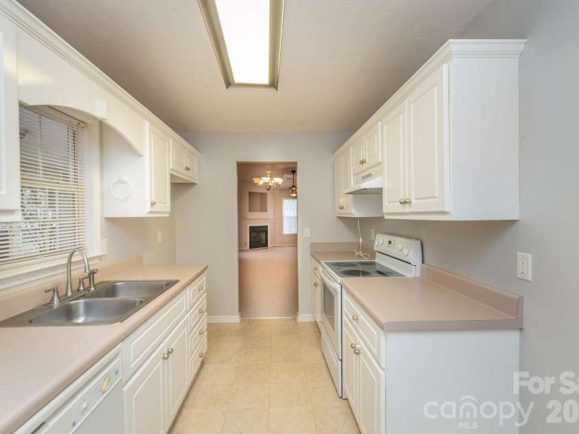 215 Middlebury Lane, Aiken, SC 29803.  MLS# CAR4355095, YatesRealty ID 9894. 